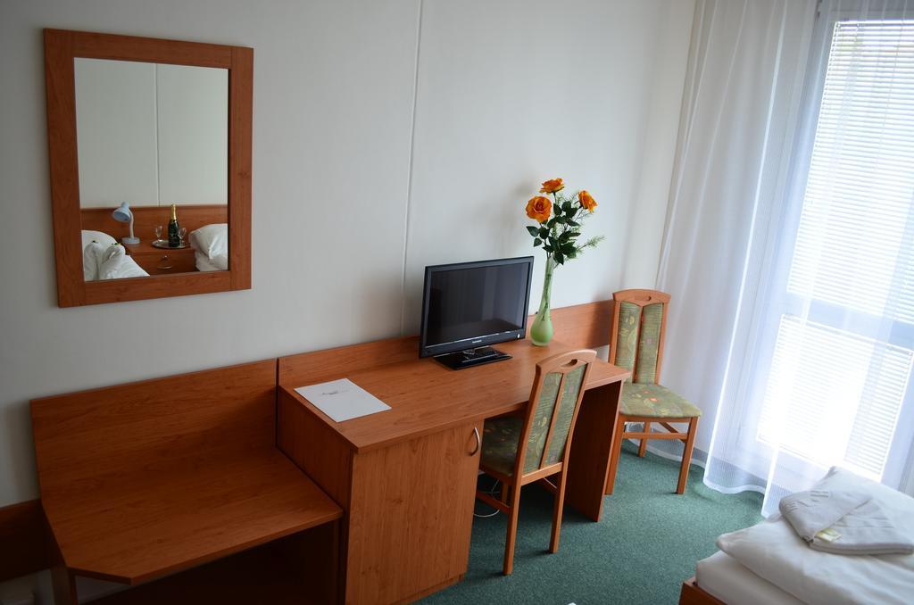 Hotel Arnost Garni Pardubice Chambre photo