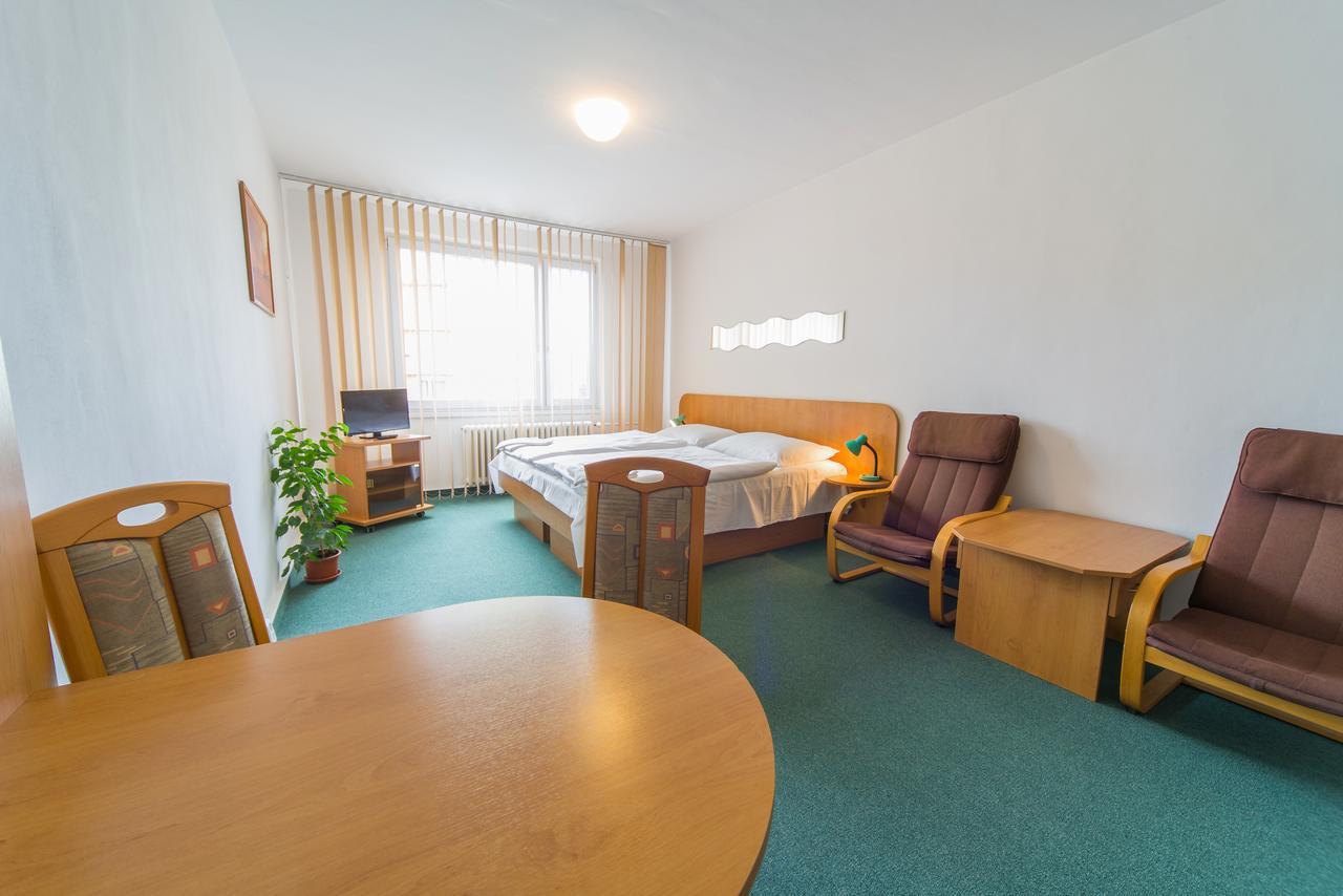 Hotel Arnost Garni Pardubice Extérieur photo