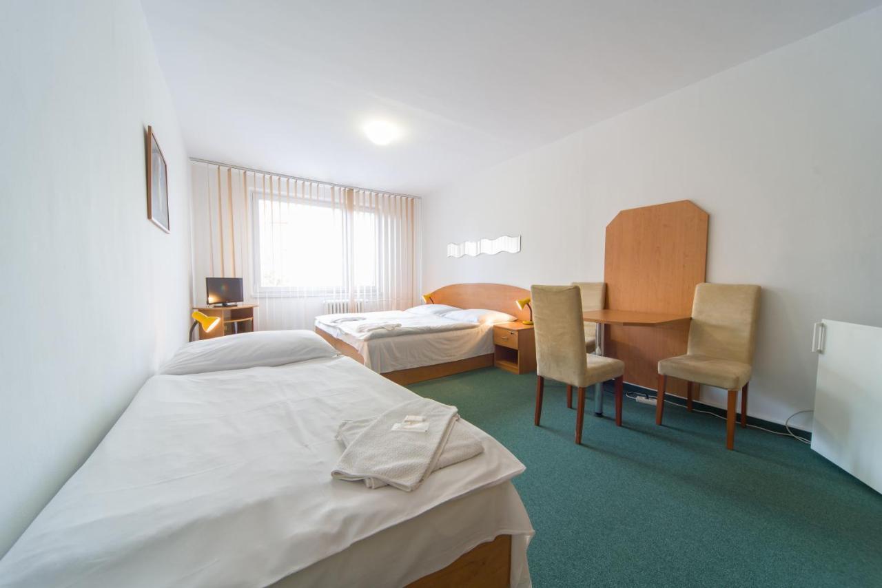 Hotel Arnost Garni Pardubice Extérieur photo