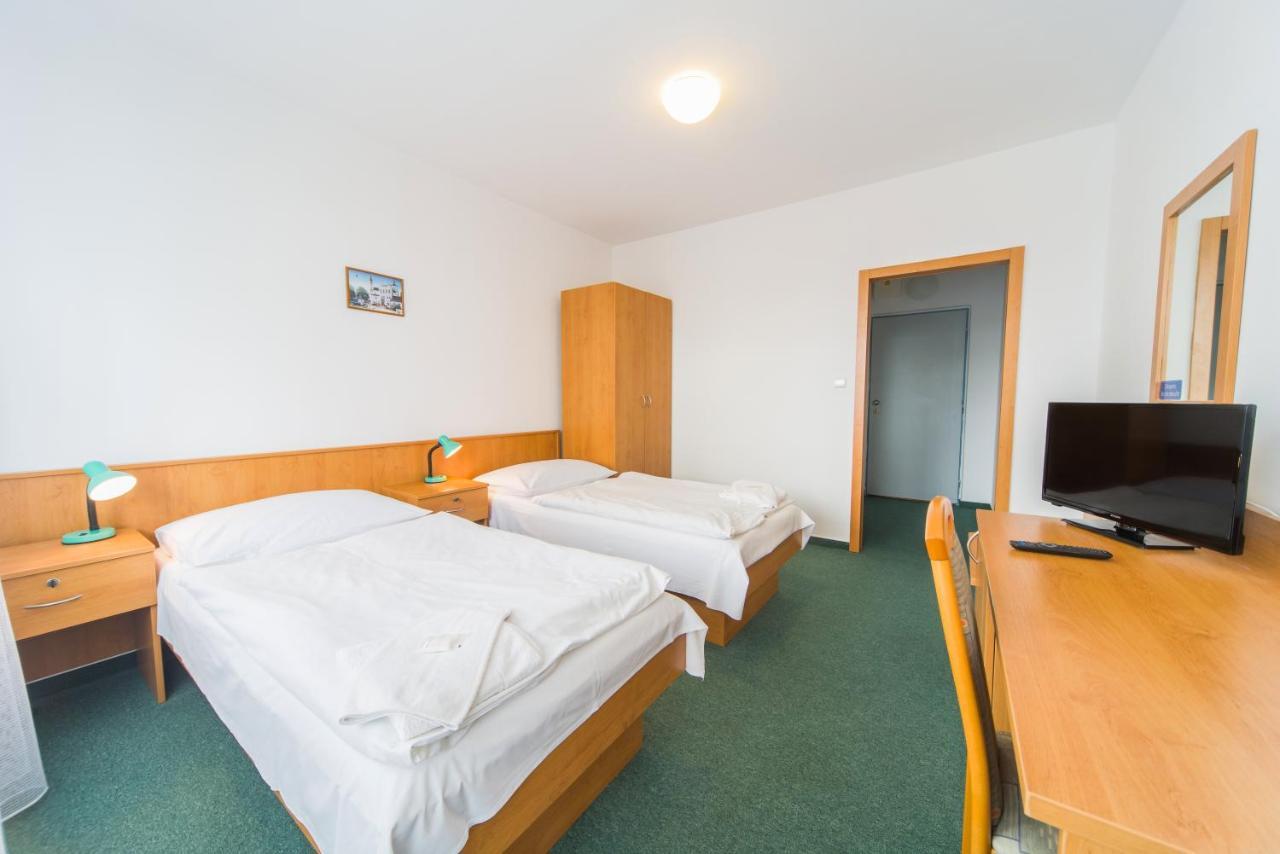 Hotel Arnost Garni Pardubice Extérieur photo